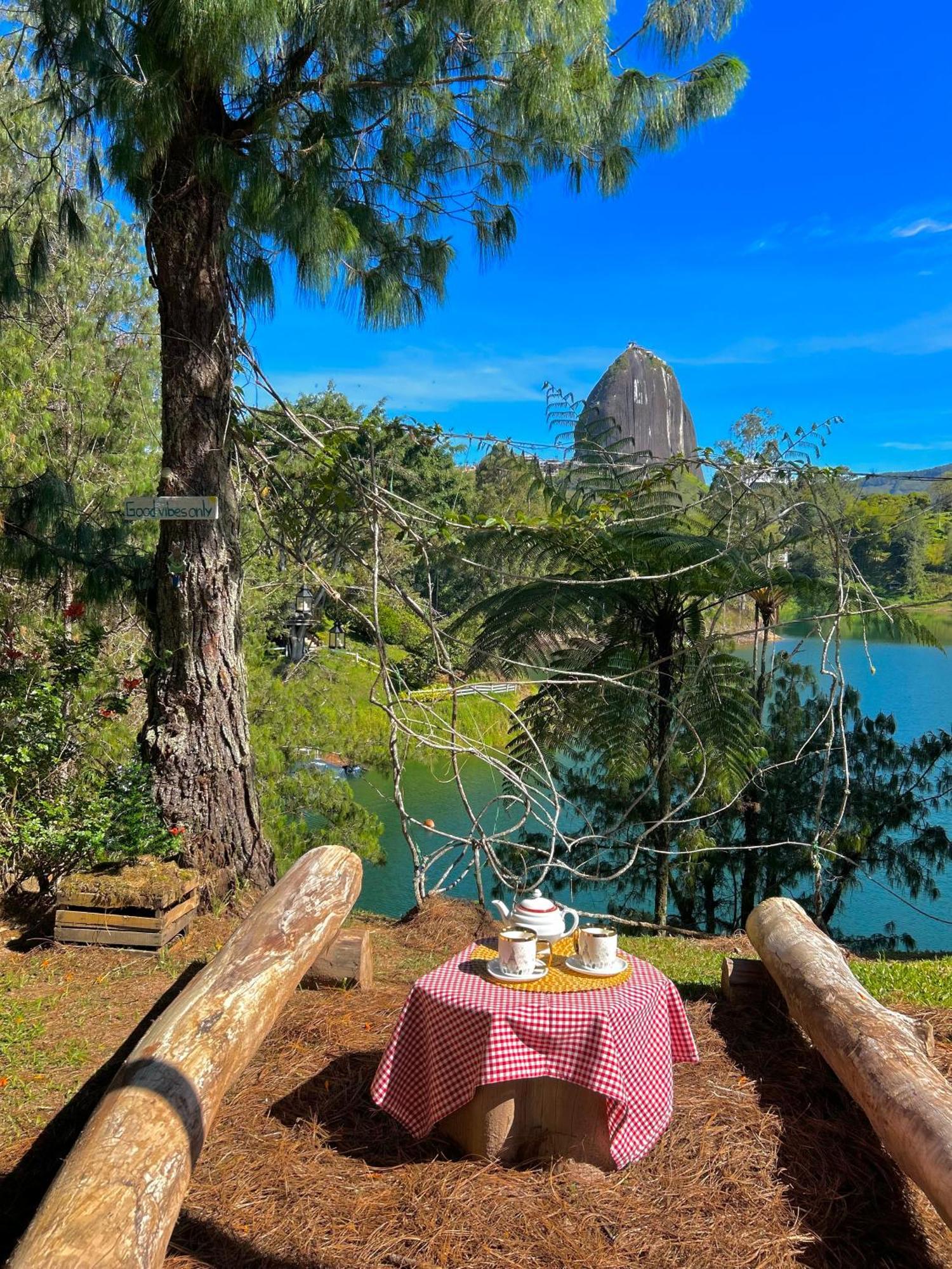 El Trebol Guest House Guatapé Eksteriør bilde