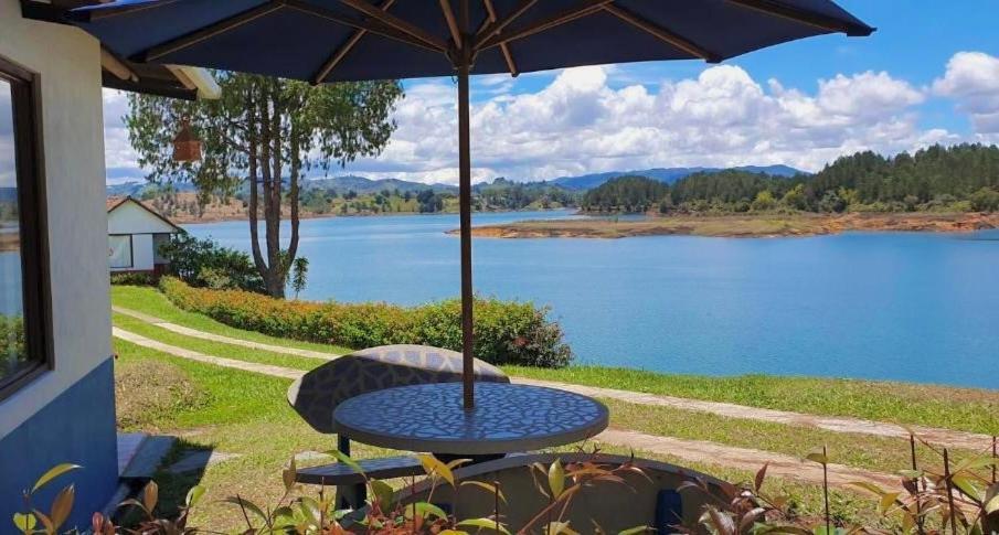 El Trebol Guest House Guatapé Eksteriør bilde